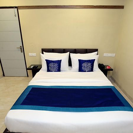 Hotel 7 Чандигарх Экстерьер фото
