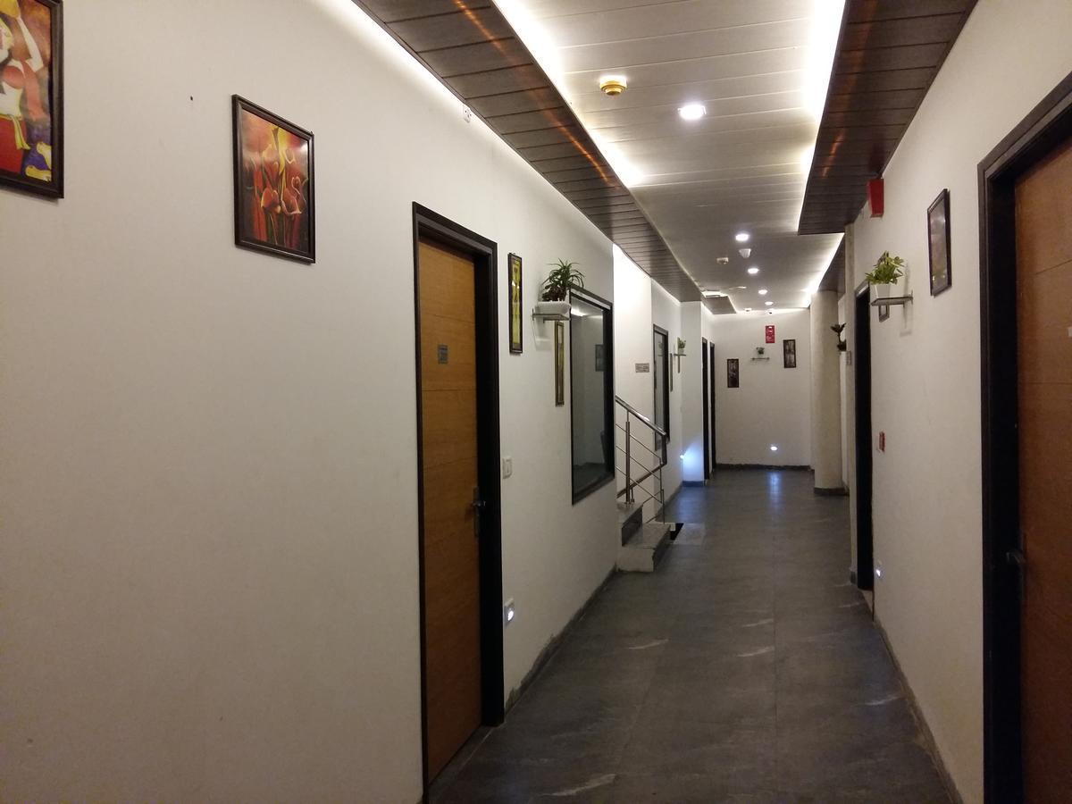Hotel 7 Чандигарх Экстерьер фото